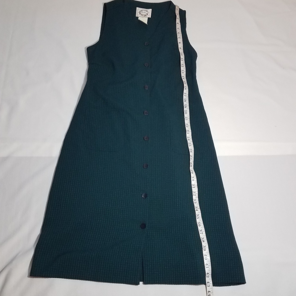 Beautiful woman's sleeveless dress! - Picture 4 of 10